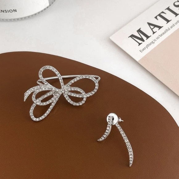 2 Piece Sparkling Bow Ear Cuff with Piercing Piece, Silver Bow, Dazzling Bow - Picture 3 of 5